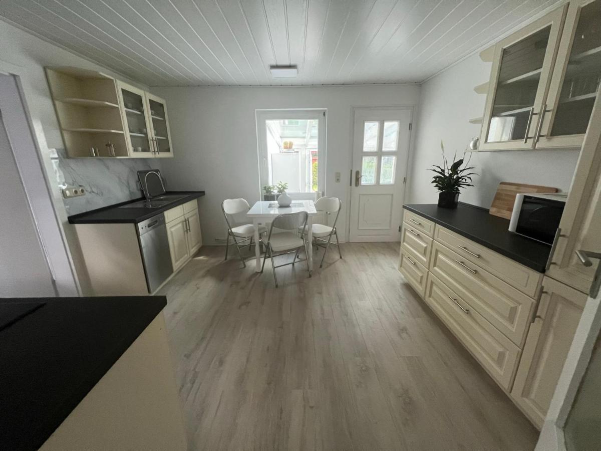 Familienfreundliche Ferienwohnung Mit Wintergarten Badow Exterior foto